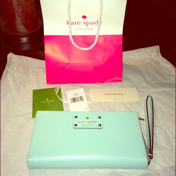 kate spade Clutches & Wallets - NEW PRICE NWT Kate spade wallet with spade bag