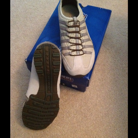 Skechers women's size 8 straightaway shoes