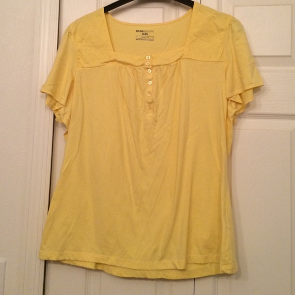 Cute yellow top
