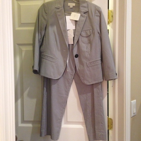 Brand new with tags Sear Sucker Capri Suit