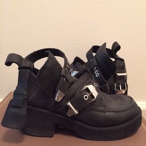 Jeffrey Campbell cut out boots