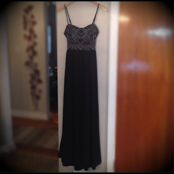 ❌BUNDLED❌ NWT! Black/Cream Maxi Dress. - Picture 3 of 4