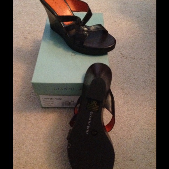 Fudge colored Giani Bini sandles