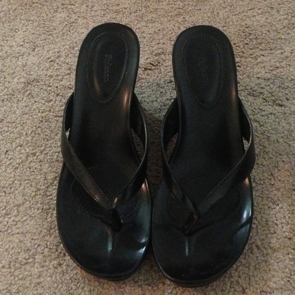 Black sandals size 8.5