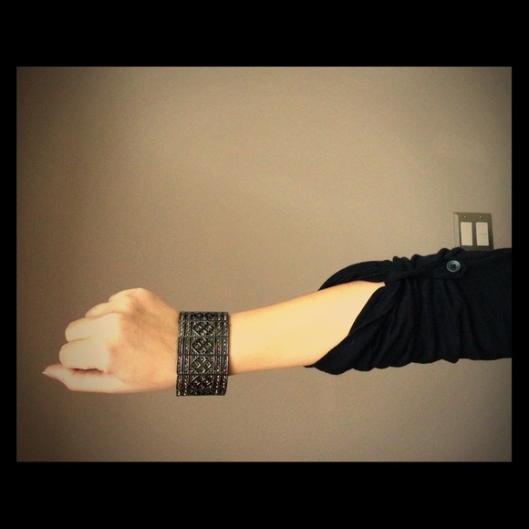 Metallic bracelet