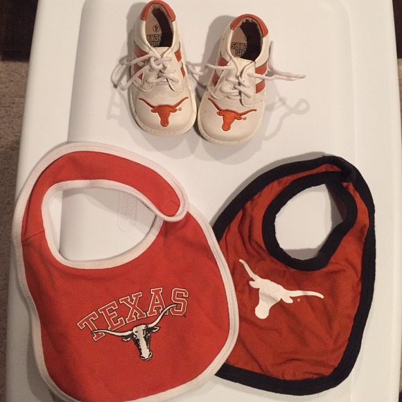 UT, University of Texas squeak shoes and bibs