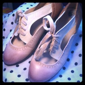 Ombré pink cut out lace up oxfords