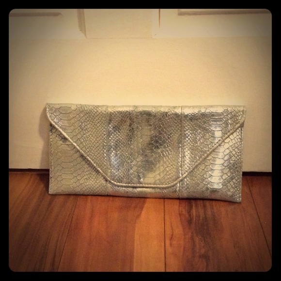 Sparking silver clutch