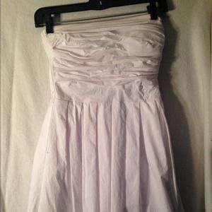 white dress, can be both strapless and not