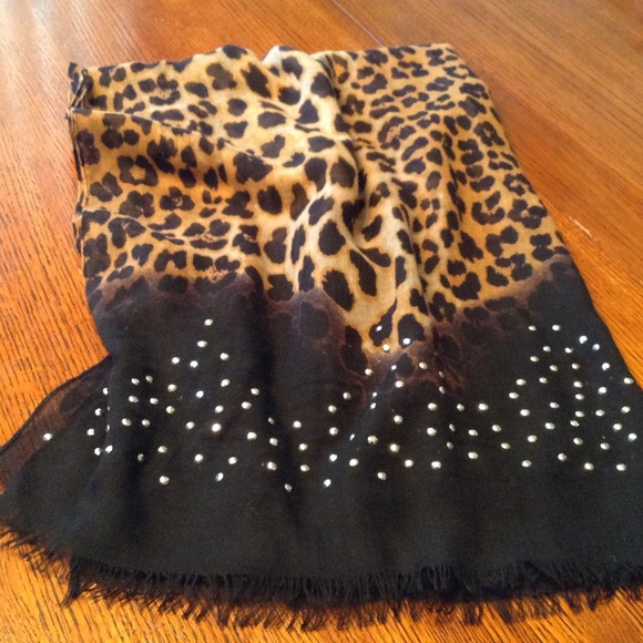 Leopard scarf