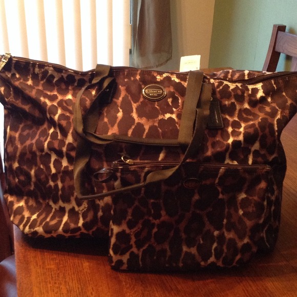 Coach Large bag. Vacation time $90 reduced💥💥💥