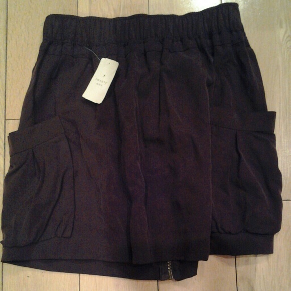 FOREVER 21 ZIPPER SKIRT , NWT - Picture 3 of 4