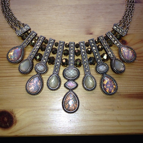 Gold statement jewel necklace - Picture 1 of 4