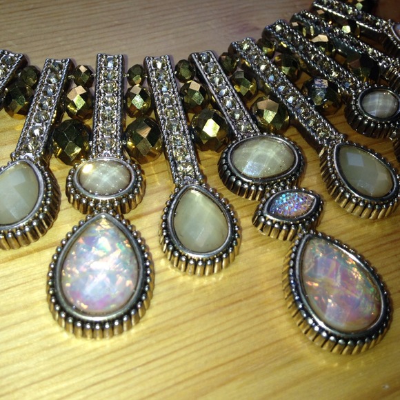 Gold statement jewel necklace - Picture 3 of 4