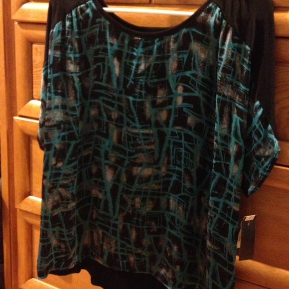 Black and Teal Polyster and Spandex Shirt.