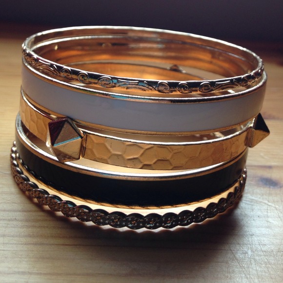 Gold bangle bracelet set - Picture 1 of 3
