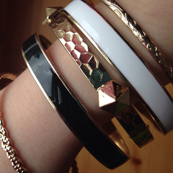 Gold bangle bracelet set - Picture 3 of 3