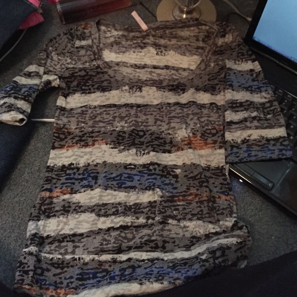 Medium Rue 21 shirt
