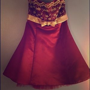 Satin dress, with toll lining underneath