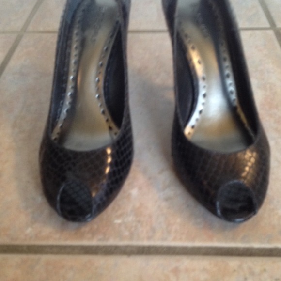 Black snake skin heel