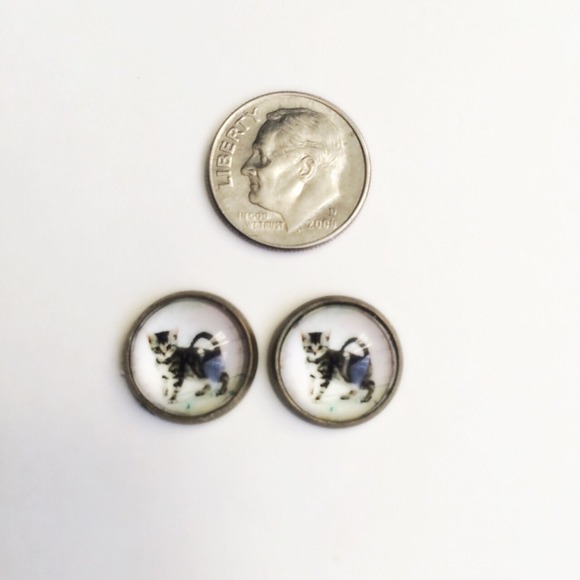 3 for 15🎀bronze tone cat picture earrings - Picture 2 of 4