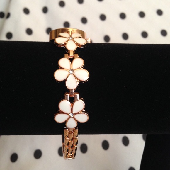 🎉Host Pick🎉Super cute daisy watch - Picture 2 of 4