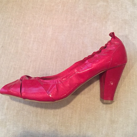 Red open toe pump - Picture 2 of 4