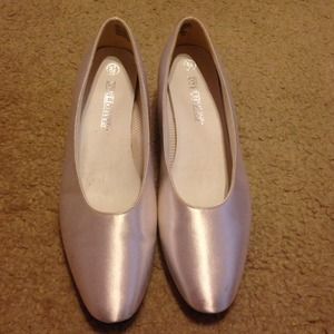 White satin Dyelights heels. Size 8.5