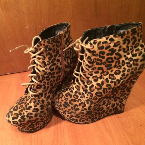 😍 New! Leopard Tan Wedge Lace up BOoTieS!