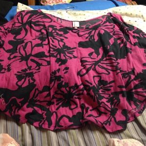 Rue 21 fuchsia and black flowered top