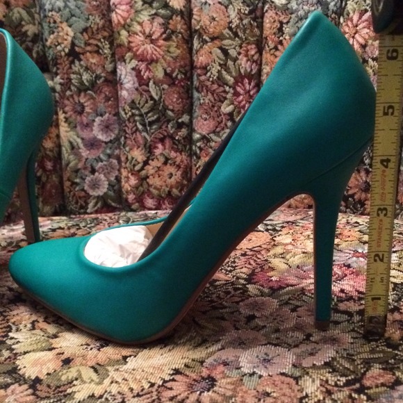 Gorgeous Teal almond toe pumps NIB - Picture 4 of 4
