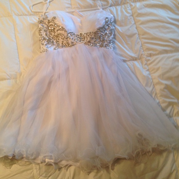 beautiful white elegant prom dress