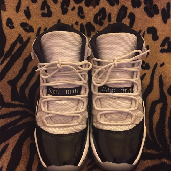 Air Jordan Retro 11 " Concord " Size 6y