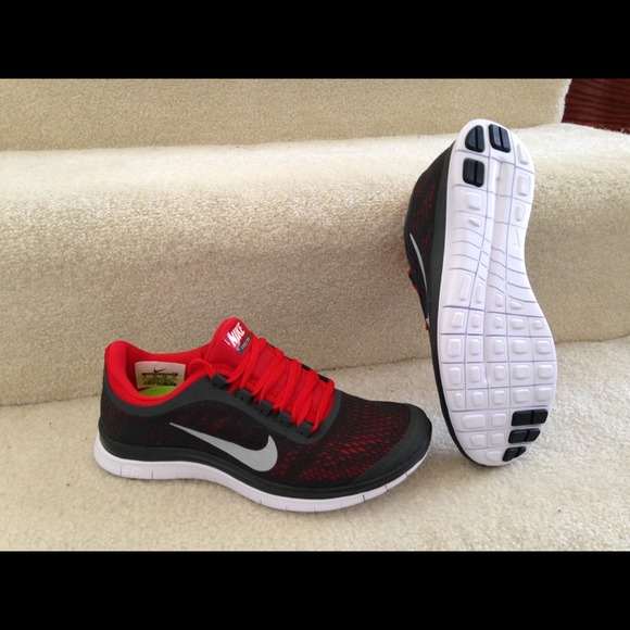WMNS Nike Free Run 3.0 V5 SZ 8 Gray/Red