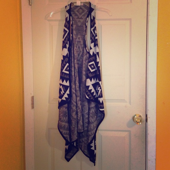 Long loose vest great print