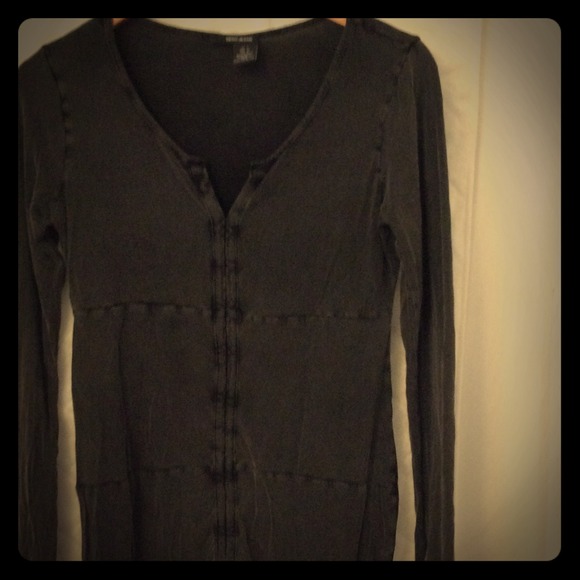Edgy DKNY long top. Perfect for skinny jeans.