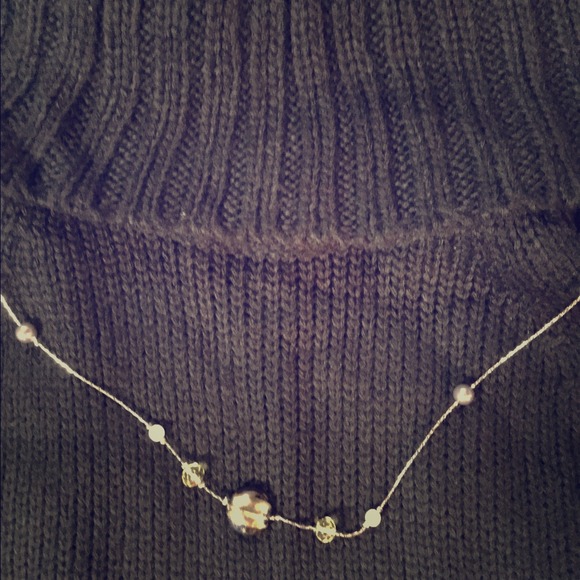 Maurice's long necklace