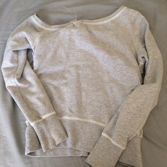 Ladies gray top - Picture 3 of 3