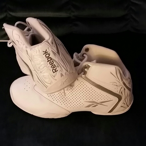 Shoes - Picture 2 of 4