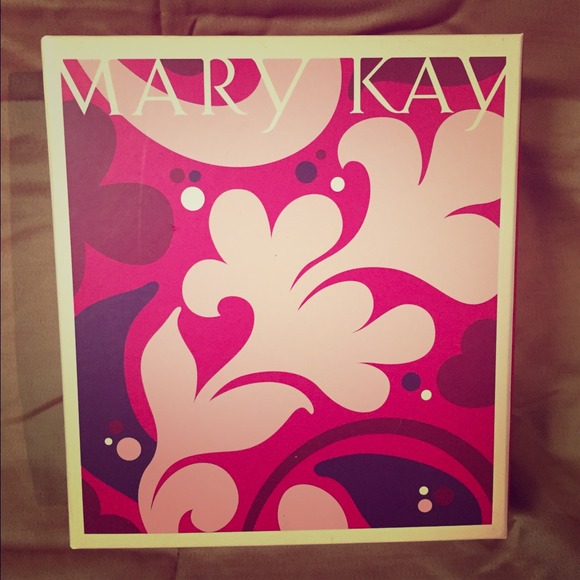 Mary Kay Romantic Petals gift set
