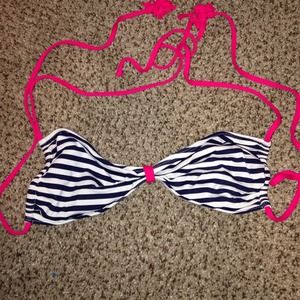 Hollister size small bikini top!