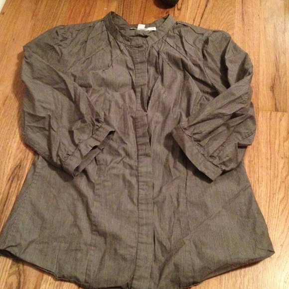 Gray Calvin Klein button up top - Picture 1 of 3