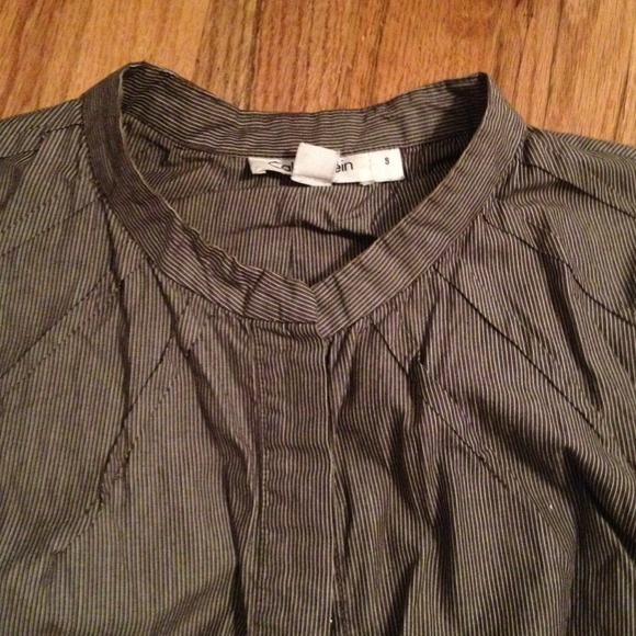 Gray Calvin Klein button up top - Picture 2 of 3