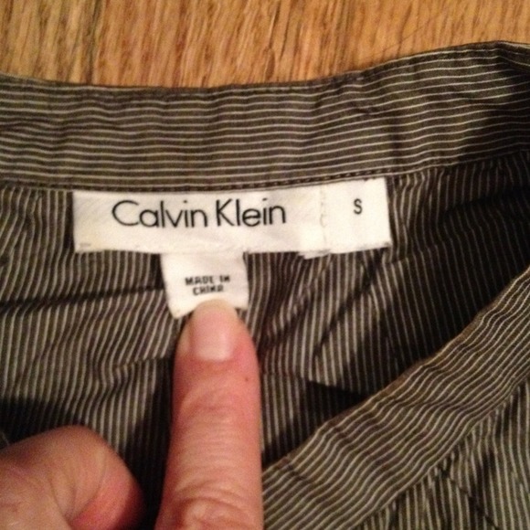 Gray Calvin Klein button up top - Picture 3 of 3