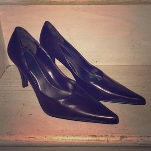 Never worn chocolate brown Nine West pumps