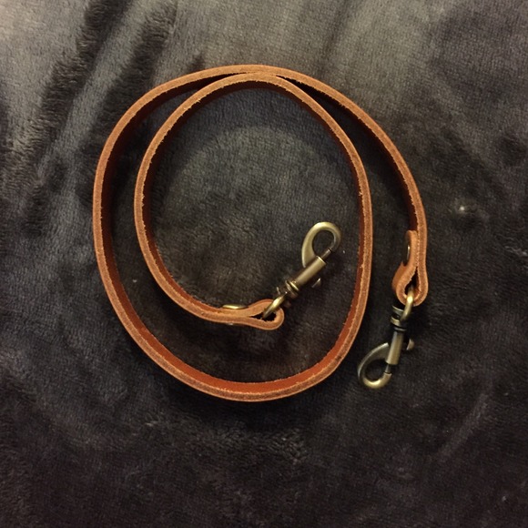 Chestnut leather purse strap with clasps