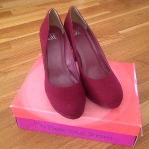Discovery burgundy SIZE 10 pumps