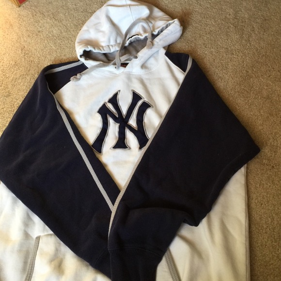Yankees sweatshirt