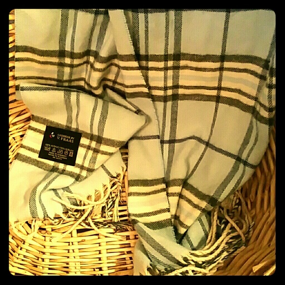 🎉Host Pick 🎉 Scarf - Free w/bundle 🎉 - Picture 1 of 3