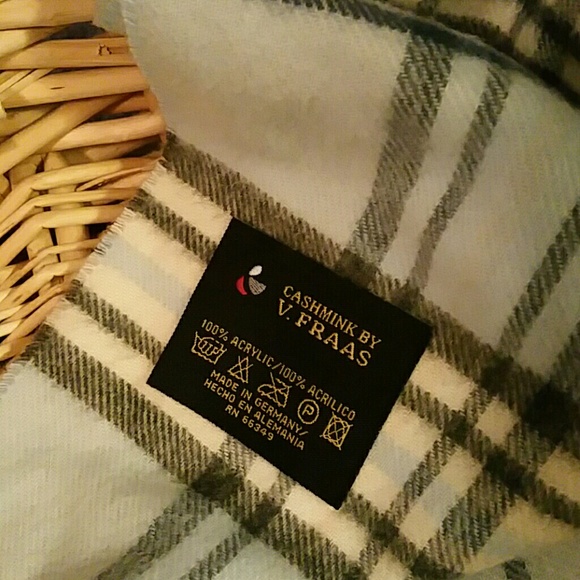 🎉Host Pick 🎉 Scarf - Free w/bundle 🎉 - Picture 2 of 3